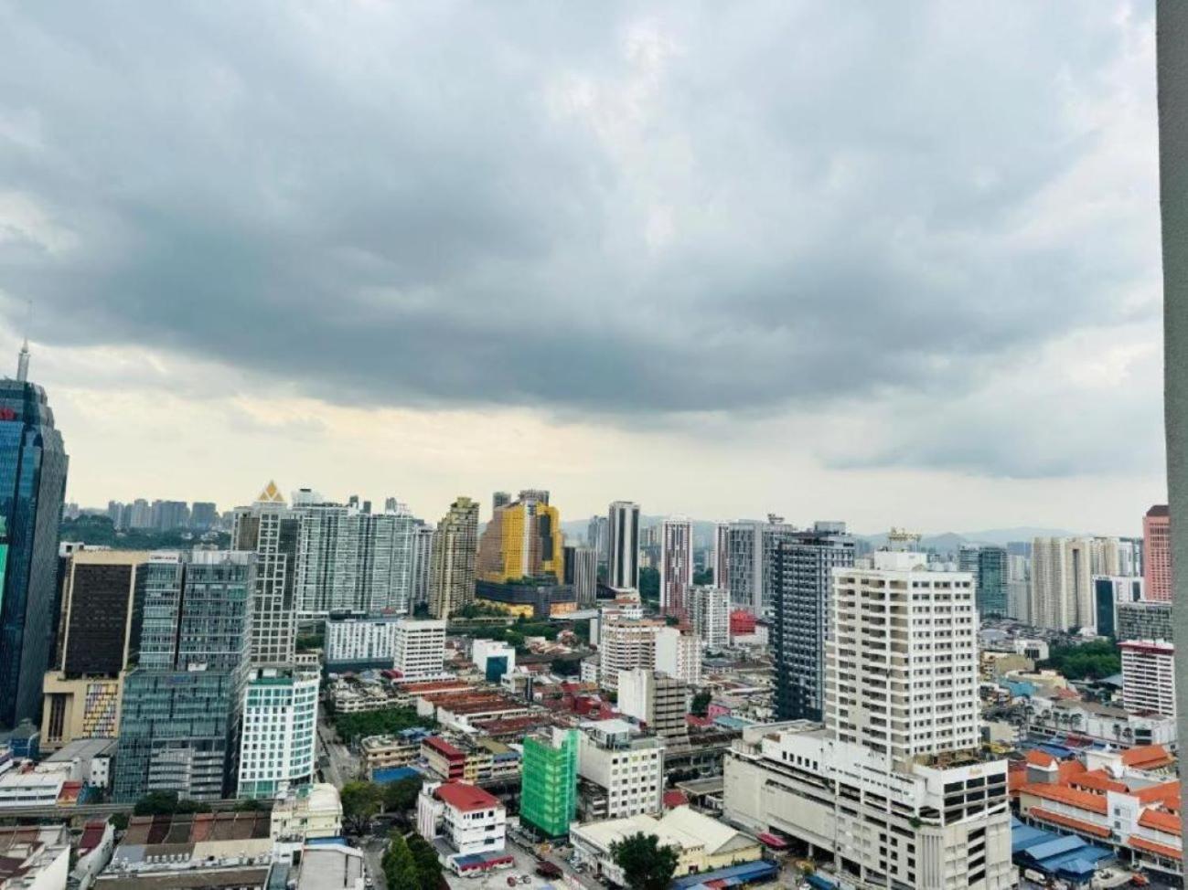 クアラルンプールThe Luxe Colony Klcc By Sky Poolアパートメント エクステリア 写真