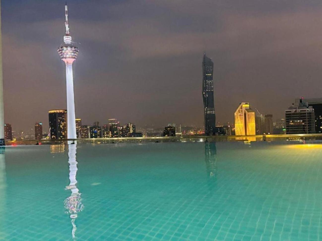 クアラルンプールThe Luxe Colony Klcc By Sky Poolアパートメント エクステリア 写真