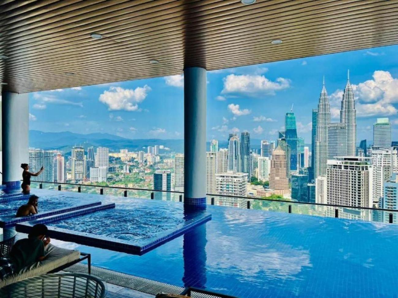 クアラルンプールThe Luxe Colony Klcc By Sky Poolアパートメント エクステリア 写真