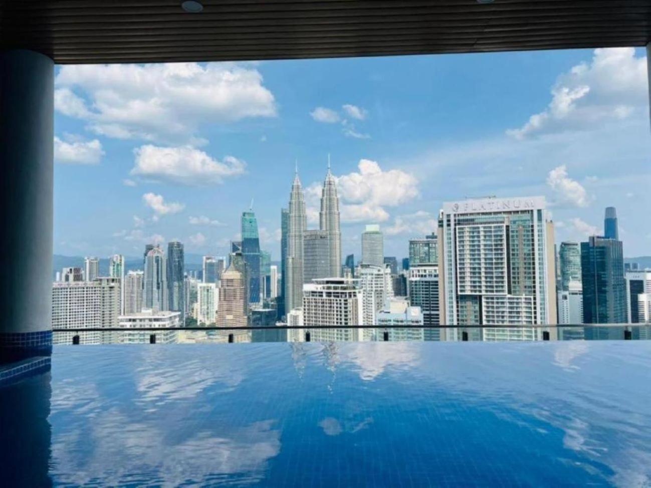 クアラルンプールThe Luxe Colony Klcc By Sky Poolアパートメント エクステリア 写真