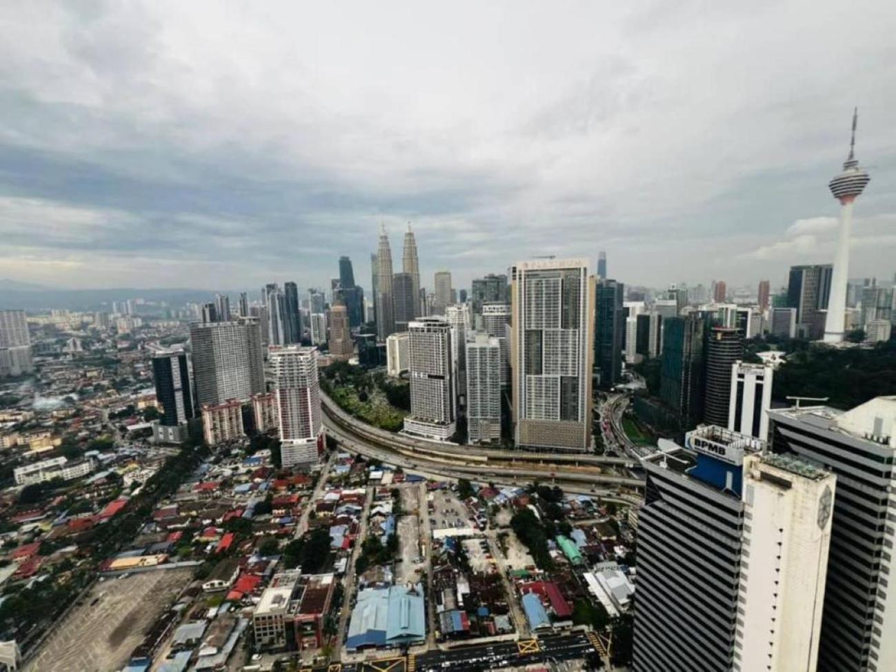 クアラルンプールThe Luxe Colony Klcc By Sky Poolアパートメント エクステリア 写真