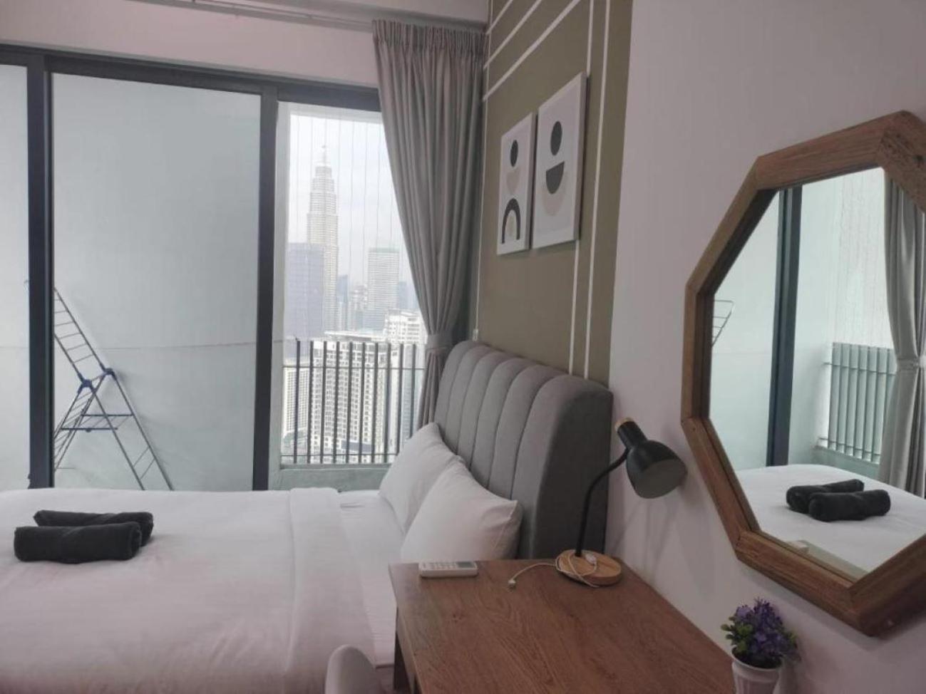 クアラルンプールThe Luxe Colony Klcc By Sky Poolアパートメント エクステリア 写真