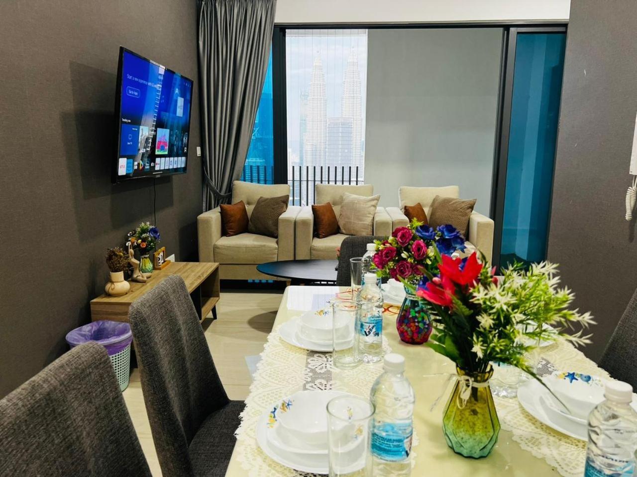 クアラルンプールThe Luxe Colony Klcc By Sky Poolアパートメント エクステリア 写真