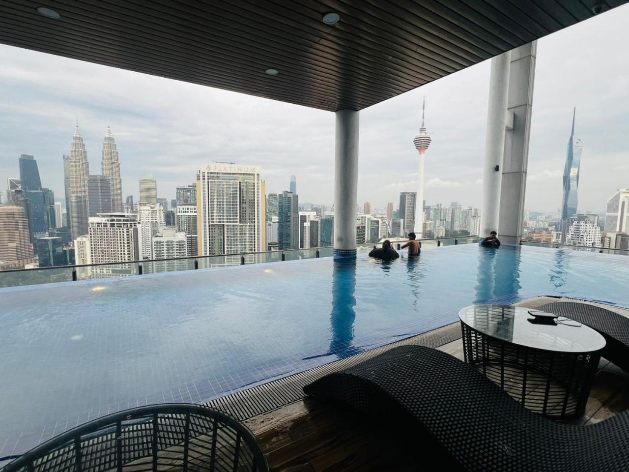 クアラルンプールThe Luxe Colony Klcc By Sky Poolアパートメント エクステリア 写真