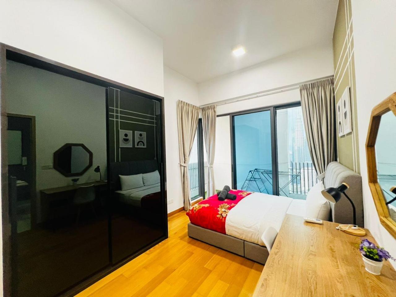 クアラルンプールThe Luxe Colony Klcc By Sky Poolアパートメント エクステリア 写真