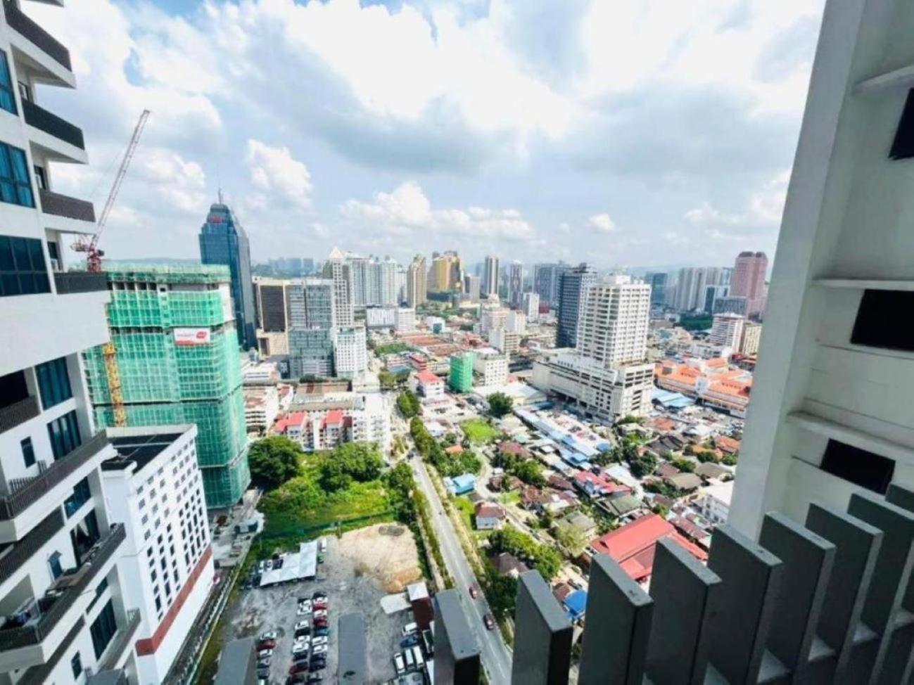 クアラルンプールThe Luxe Colony Klcc By Sky Poolアパートメント エクステリア 写真