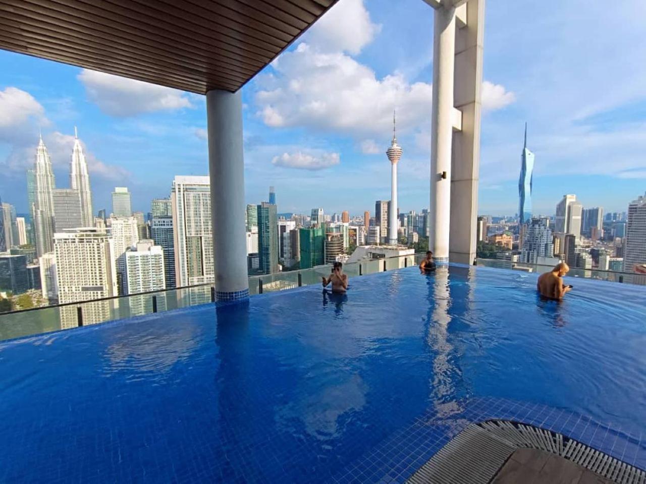 クアラルンプールThe Luxe Colony Klcc By Sky Poolアパートメント エクステリア 写真