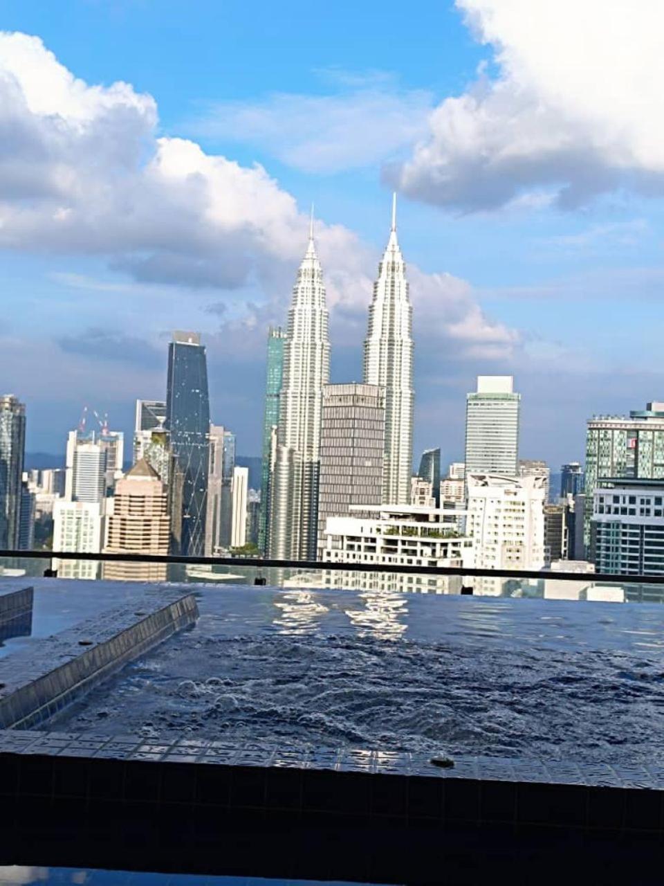 クアラルンプールThe Luxe Colony Klcc By Sky Poolアパートメント エクステリア 写真