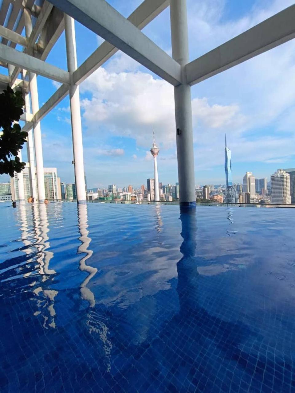 クアラルンプールThe Luxe Colony Klcc By Sky Poolアパートメント エクステリア 写真