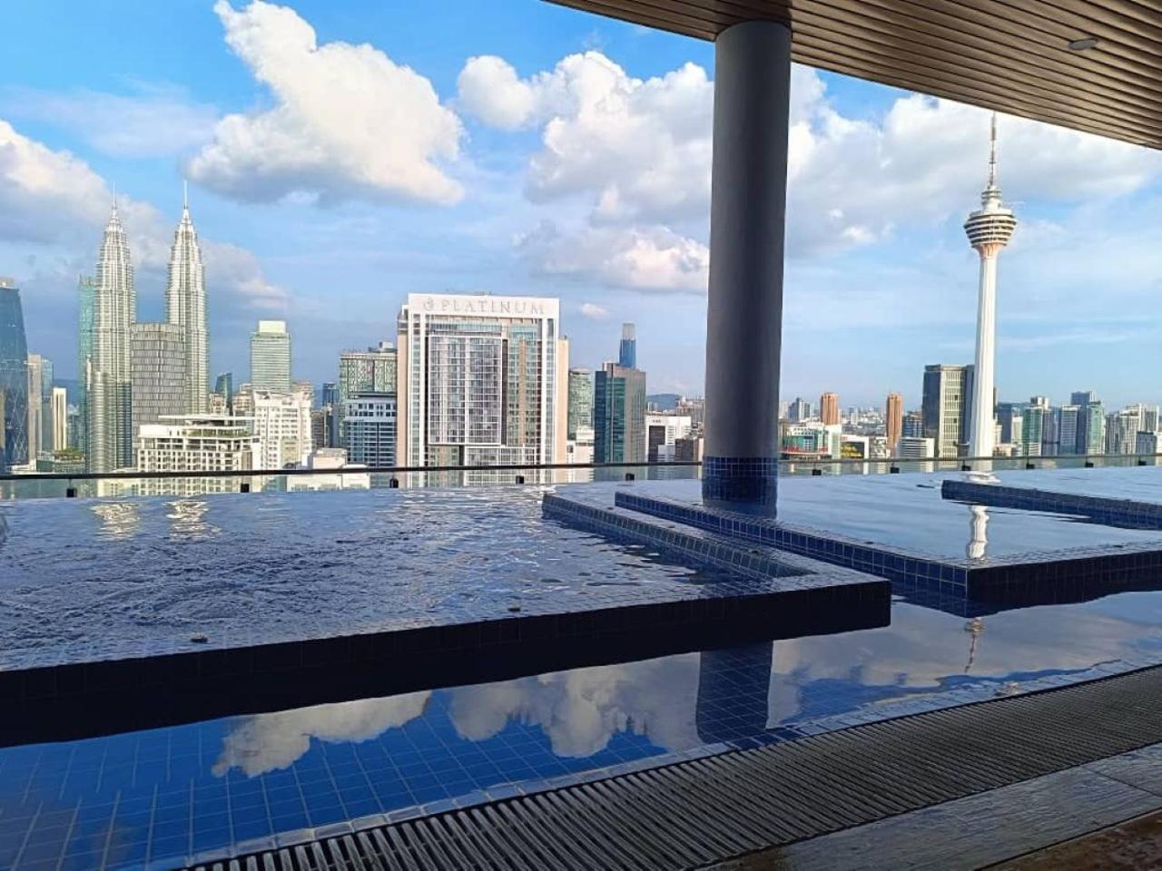 クアラルンプールThe Luxe Colony Klcc By Sky Poolアパートメント エクステリア 写真