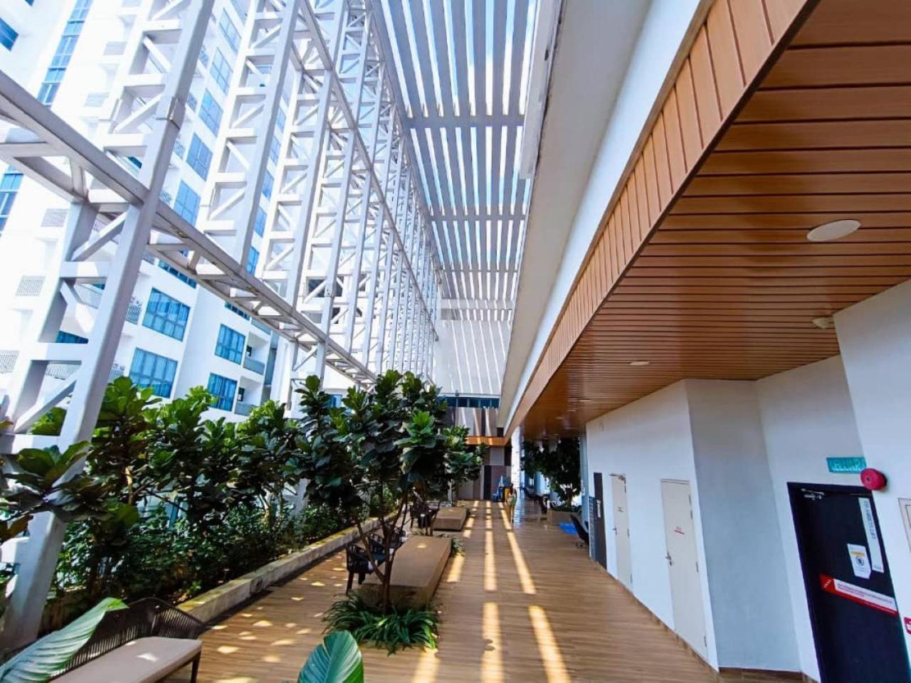 クアラルンプールThe Luxe Colony Klcc By Sky Poolアパートメント エクステリア 写真