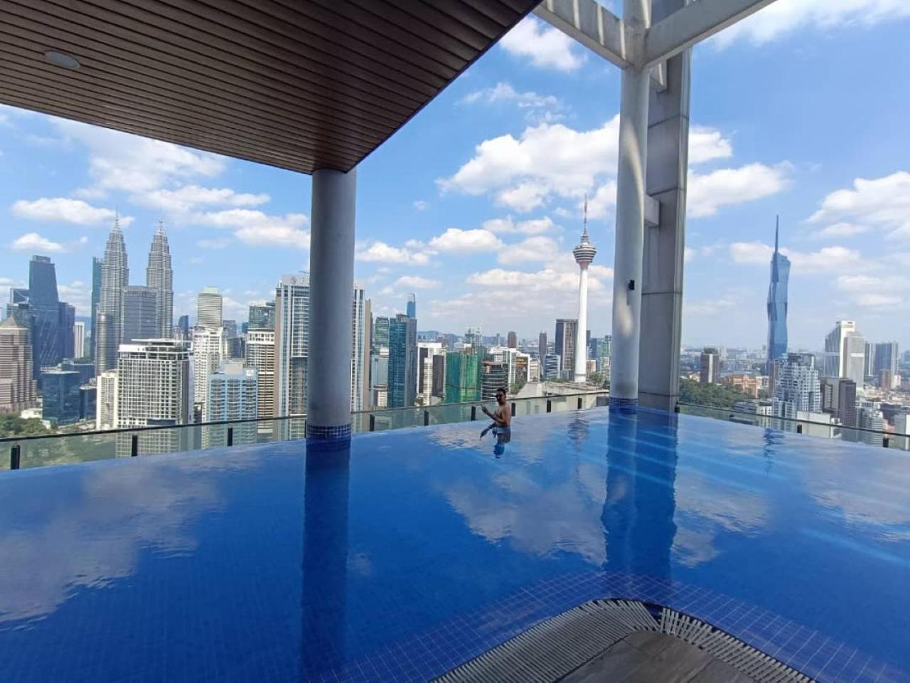 クアラルンプールThe Luxe Colony Klcc By Sky Poolアパートメント エクステリア 写真