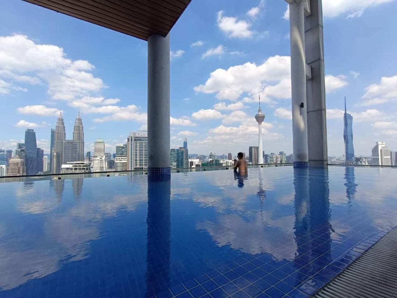 クアラルンプールThe Luxe Colony Klcc By Sky Poolアパートメント エクステリア 写真